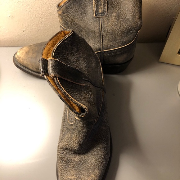 Aldo ankle western bootie. Pull on. Distressed look. Size 6. - Picture 3 of 5